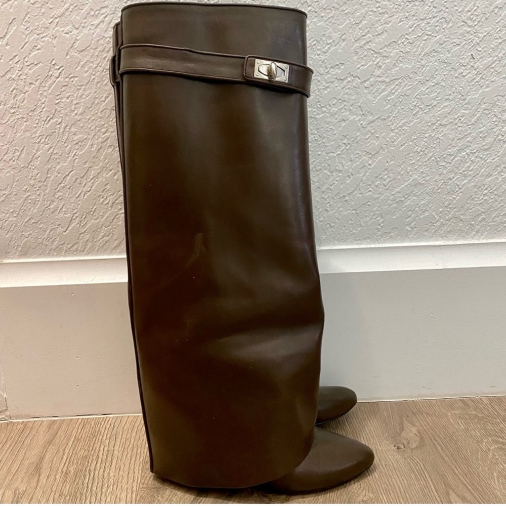 Givenchy sharklock boots